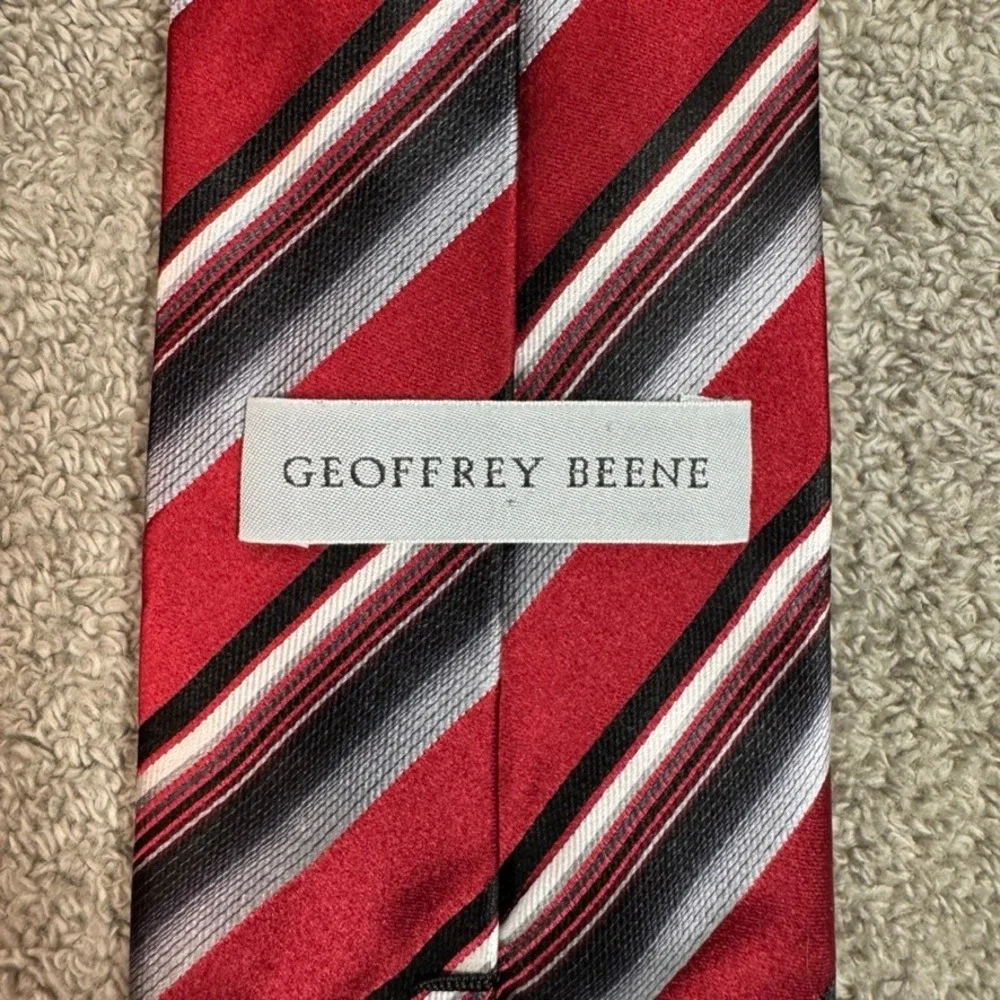 Geoffrey Beene Mens Red Black Striped 100% Silk Necktie Formal Business Tie